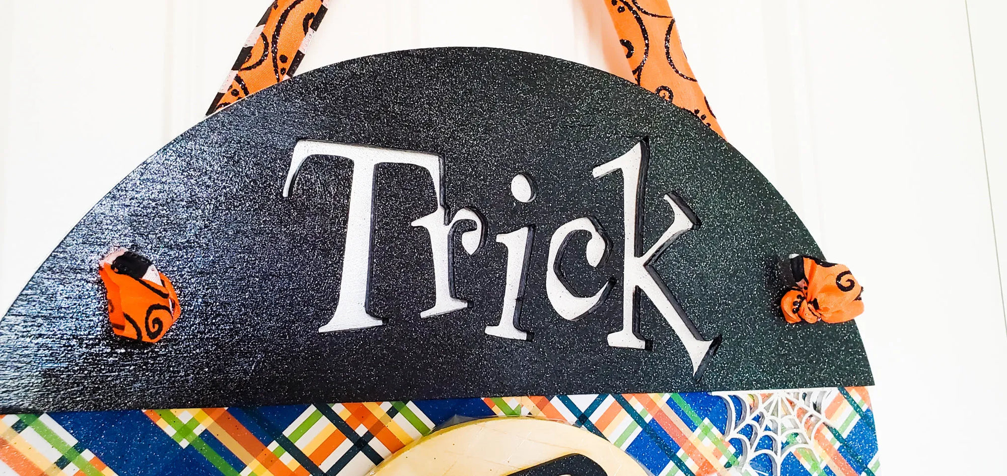 Halloween Trick or Treat Door Sign - New Beginning Designs