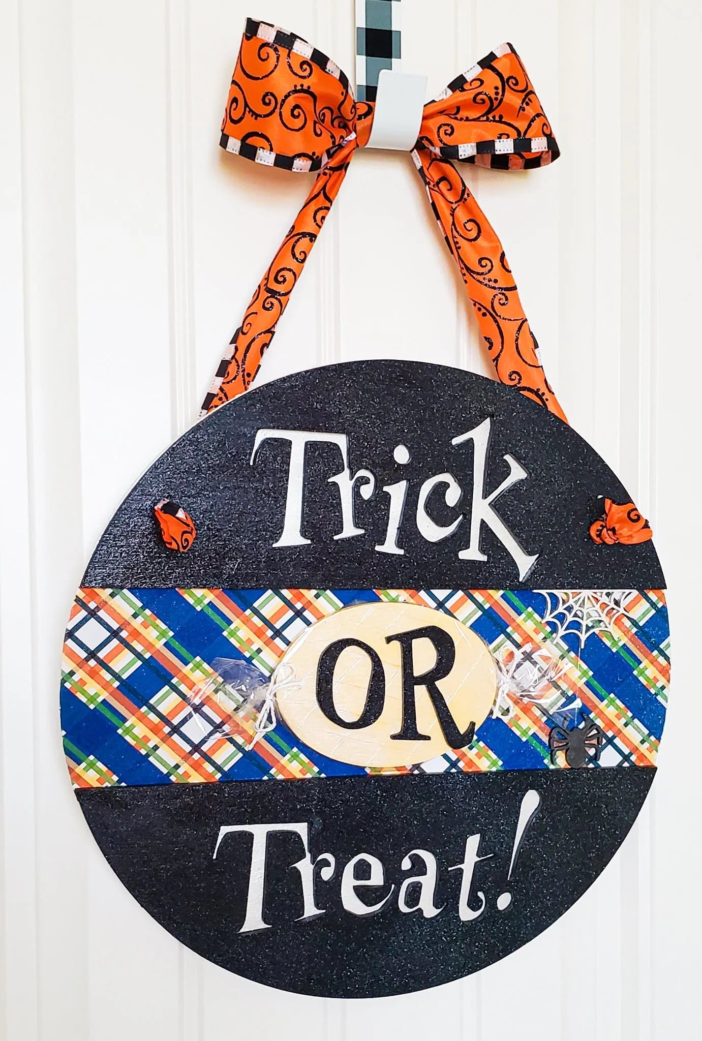 Halloween Trick or Treat Door Sign - New Beginning Designs