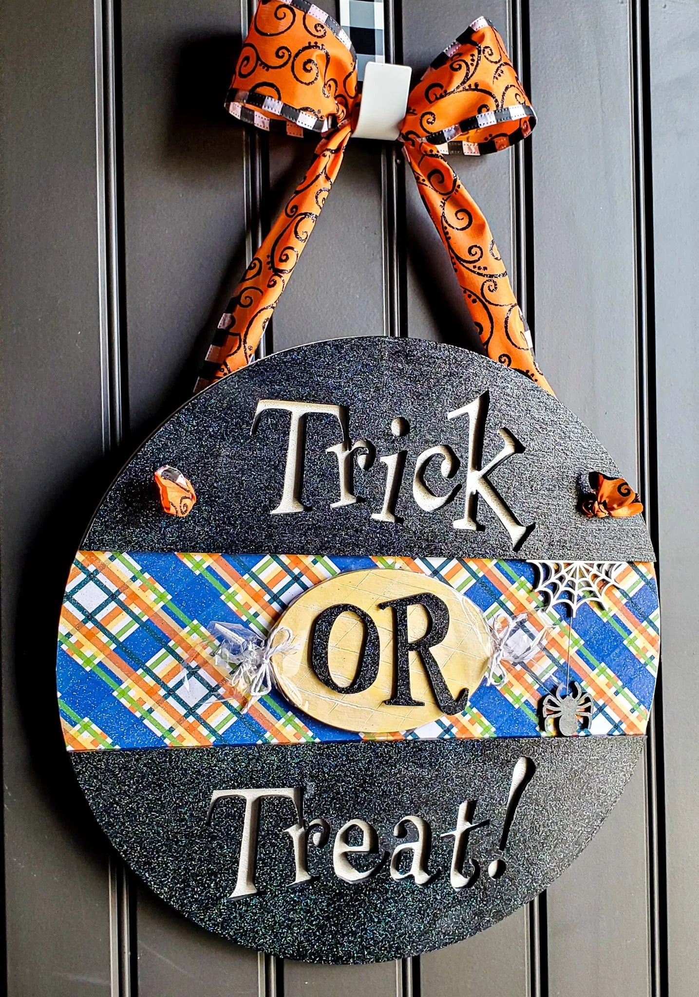 Halloween Trick or Treat Door Sign - New Beginning Designs